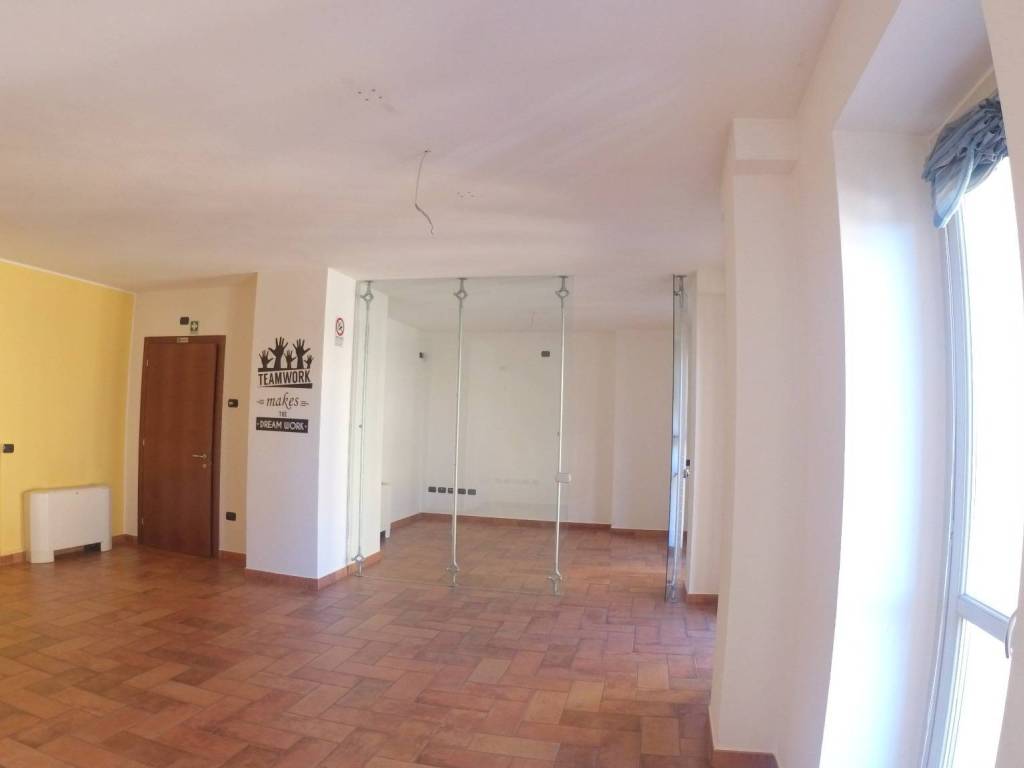 ufficio in affitto a Trezzo sull'Adda in zona Concesa