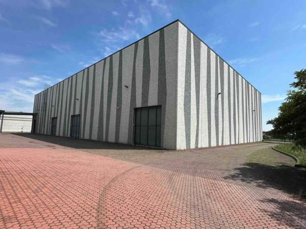 locale commerciale in affitto a Trezzo sull'Adda in zona Concesa