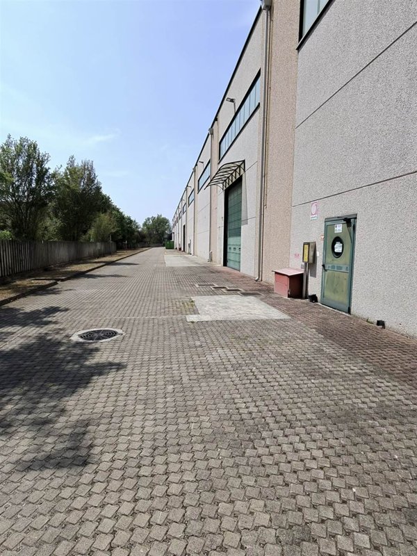ufficio in affitto a Trezzo sull'Adda in zona Concesa