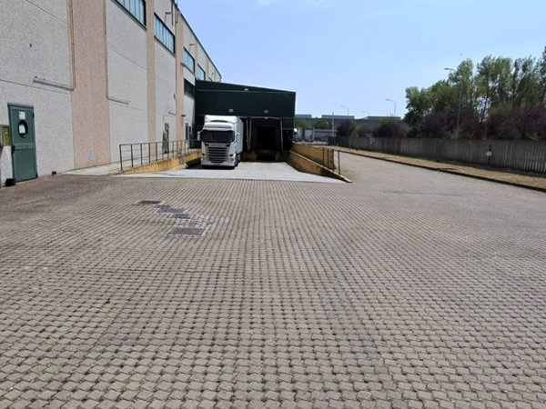 locale commerciale in affitto a Trezzo sull'Adda in zona Concesa