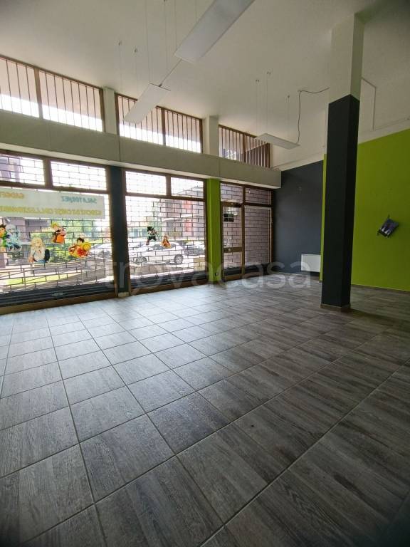 negozio in affitto a Trezzo sull'Adda in zona Concesa