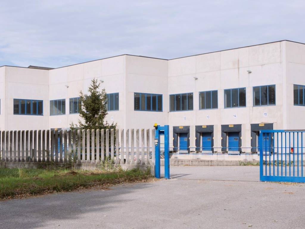 locale commerciale in affitto a Tribiano
