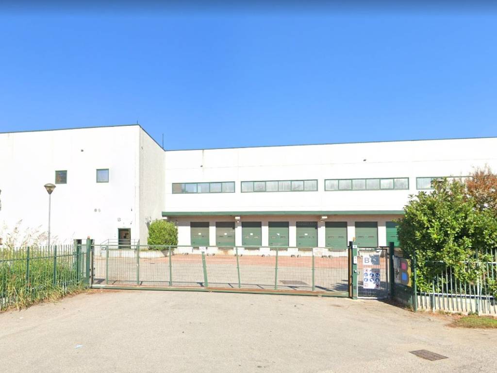 locale commerciale in affitto a Tribiano