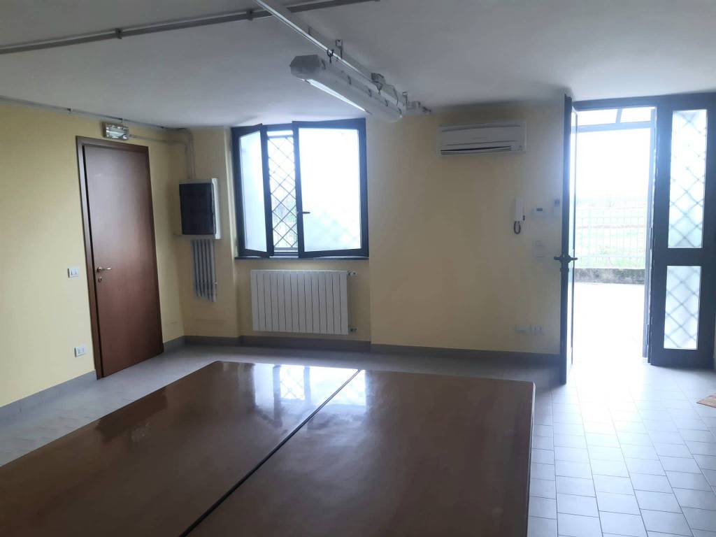 negozio in affitto a Truccazzano in zona Albignano