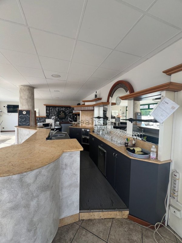 negozio in affitto a Truccazzano in zona Albignano