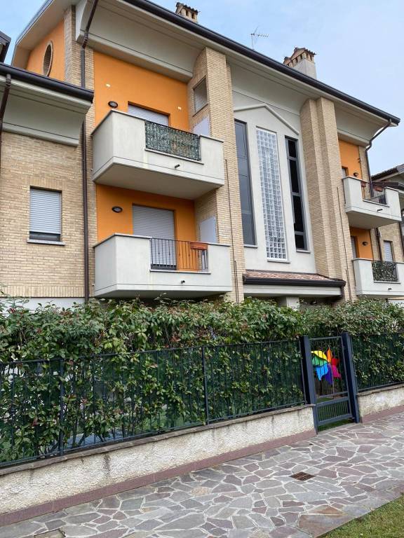 appartamento in affitto a Vanzago in zona Mantegazza