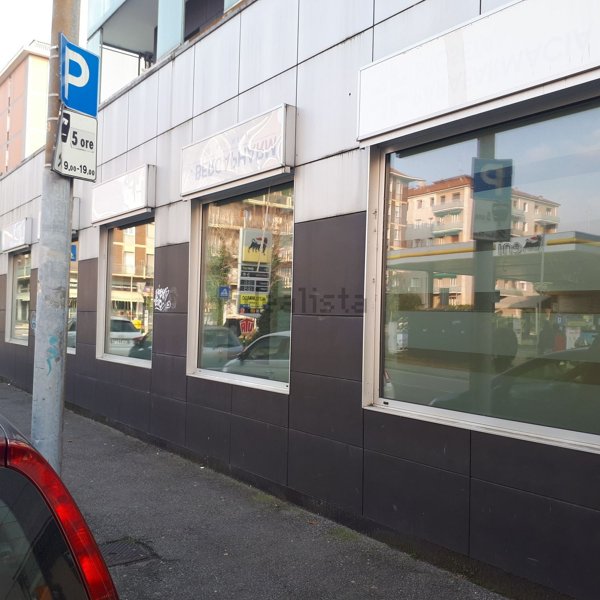 negozio in affitto a Vaprio d'Adda