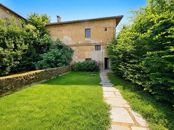appartamento in affitto a Vernate in zona Coazzano