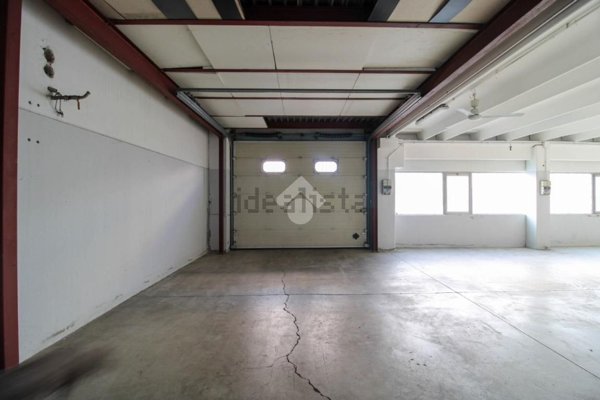 locale commerciale in affitto a Vignate