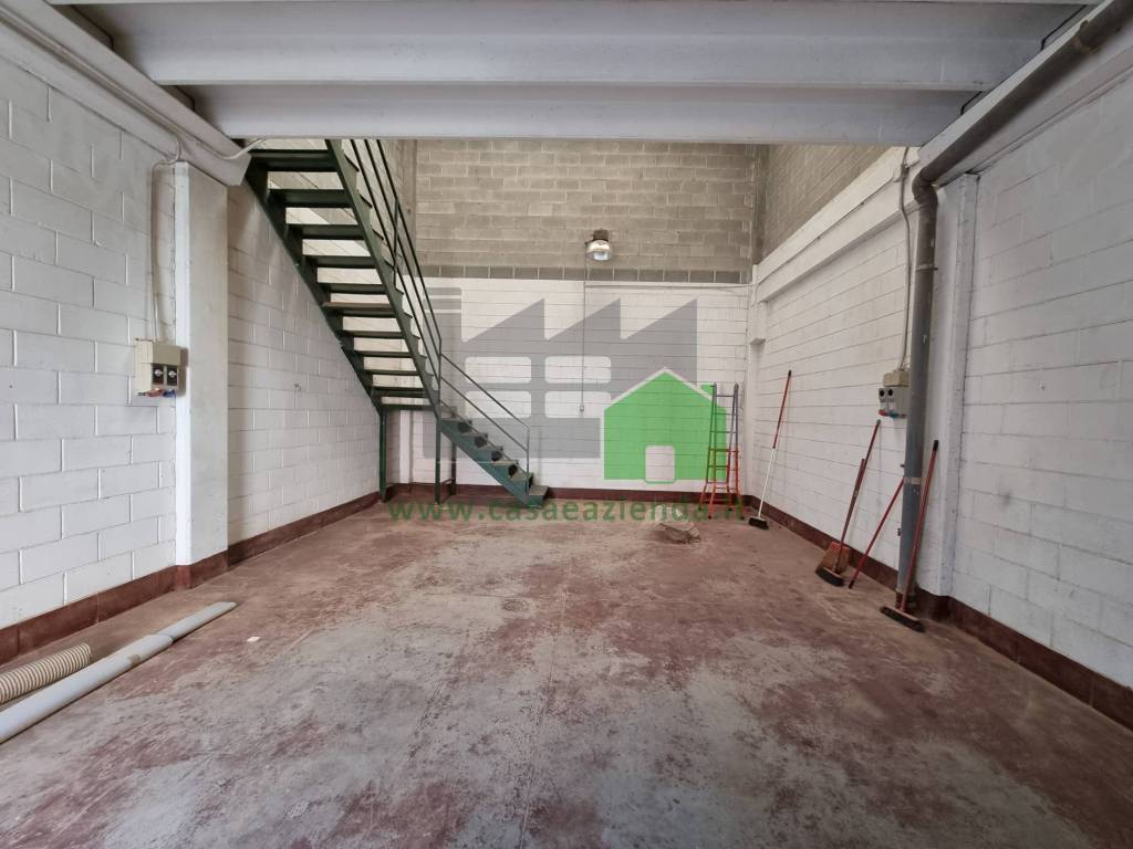 locale commerciale in affitto a Vignate