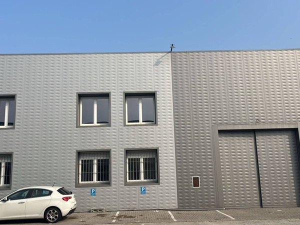 locale commerciale in affitto a Vimodrone