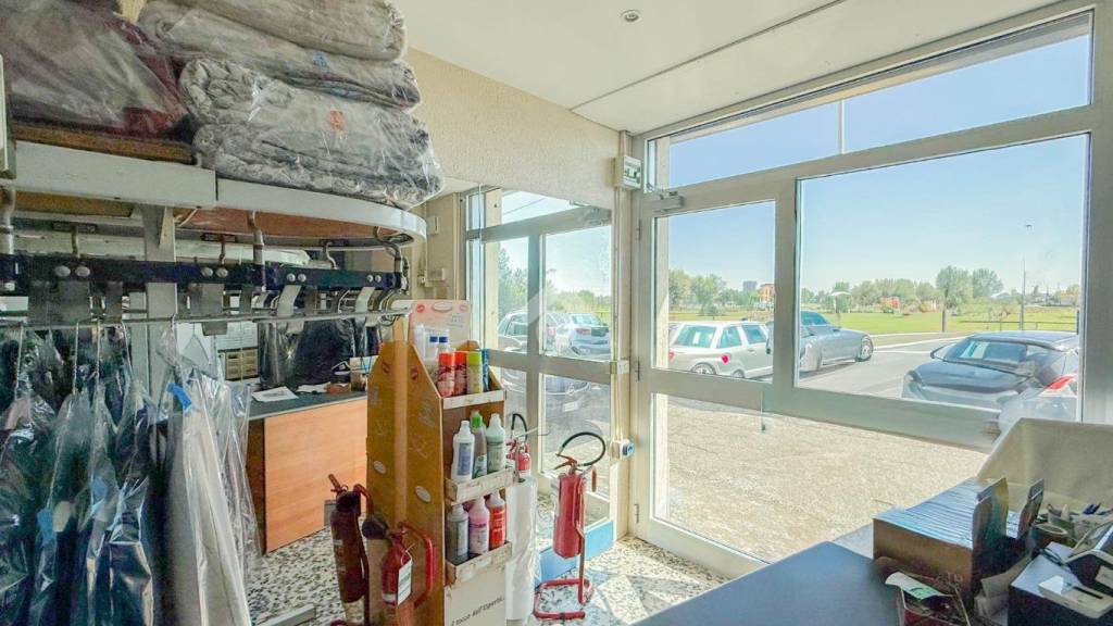 negozio in affitto a Vimodrone