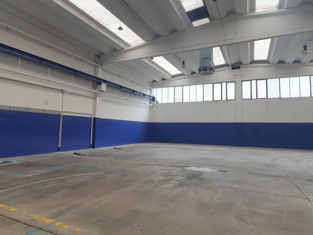 locale commerciale in affitto a Vimodrone