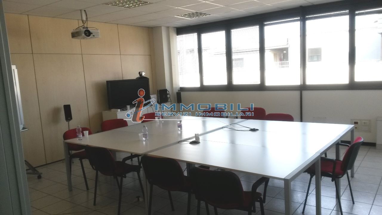 ufficio in affitto a Vimodrone in zona Gaggiolo