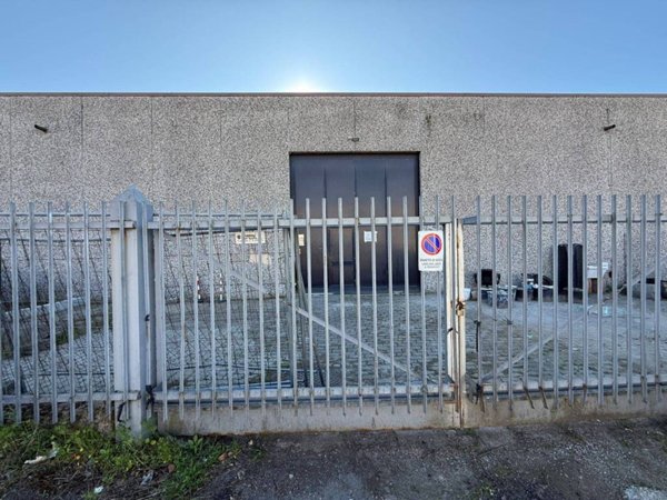 locale commerciale in affitto a Zibido San Giacomo