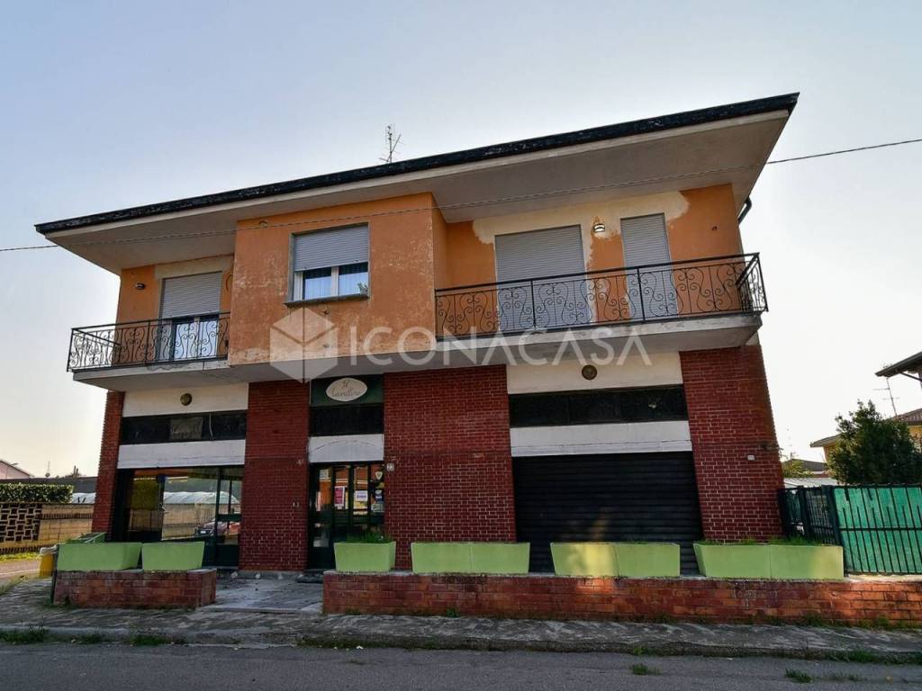 casa indipendente in affitto a Villa Cortese