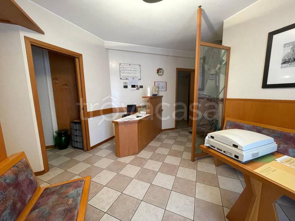 ufficio in affitto a Villa Cortese