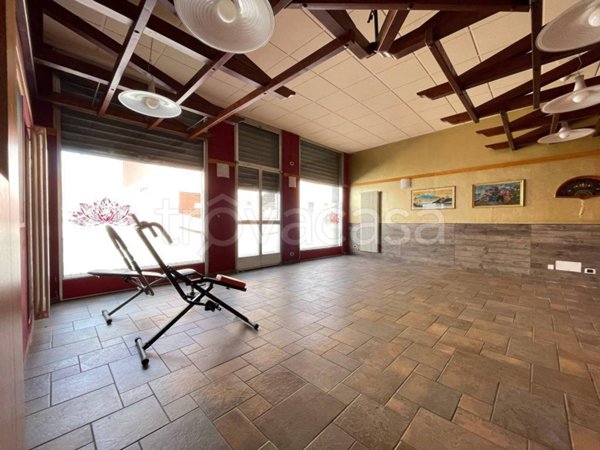 negozio in affitto a Vanzaghello