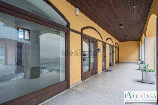 locale commerciale in affitto a Vanzaghello