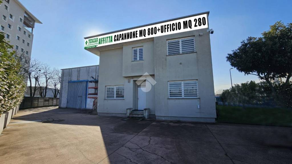 locale commerciale in affitto a Baranzate