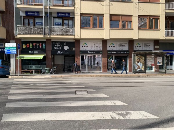 negozio in affitto a Baranzate