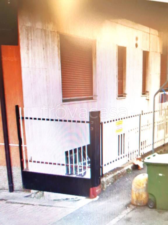 locale di sgombero in affitto a Baranzate