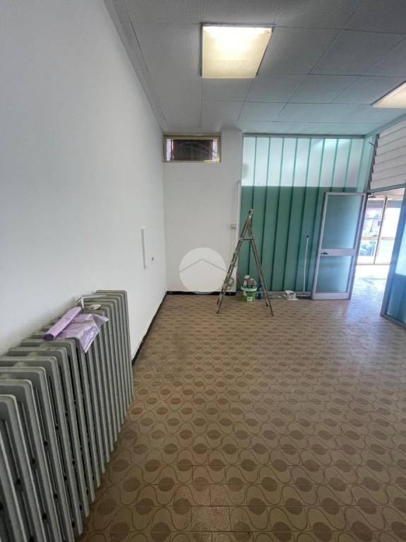 negozio in affitto ad Albano Sant'Alessandro