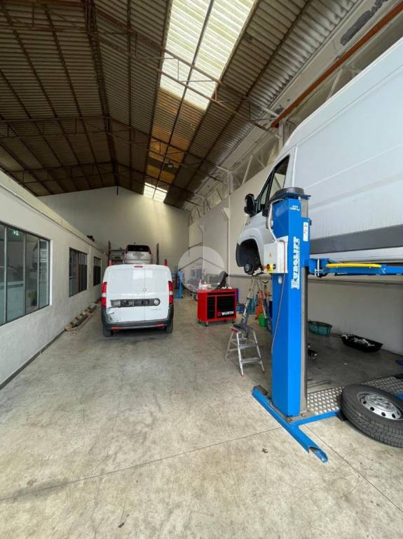 locale commerciale in affitto ad Albano Sant'Alessandro