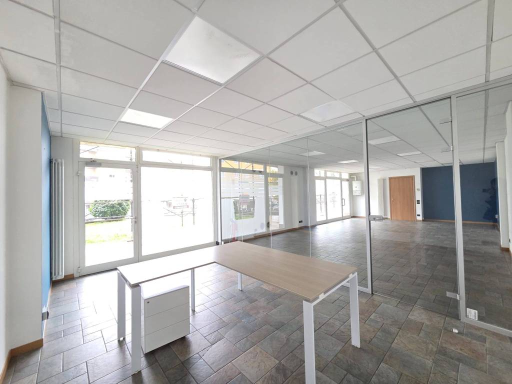 negozio in affitto ad Albano Sant'Alessandro