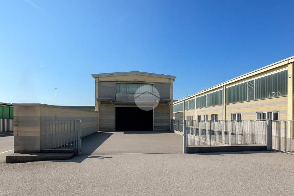 locale commerciale in affitto ad Albano Sant'Alessandro