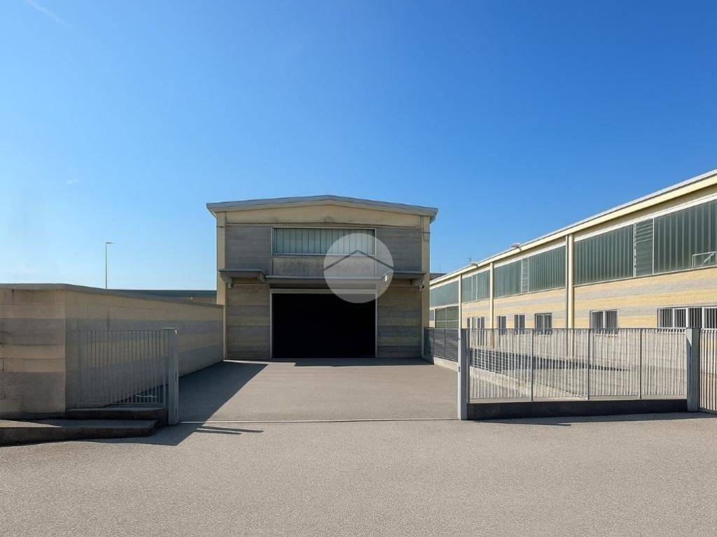 locale commerciale in affitto ad Albano Sant'Alessandro