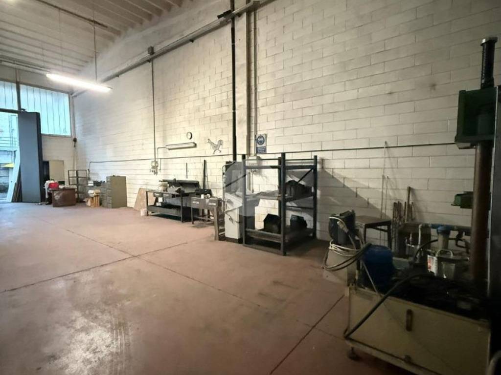 locale commerciale in affitto ad Albano Sant'Alessandro