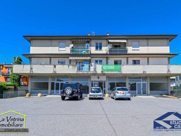 negozio in affitto ad Albano Sant'Alessandro