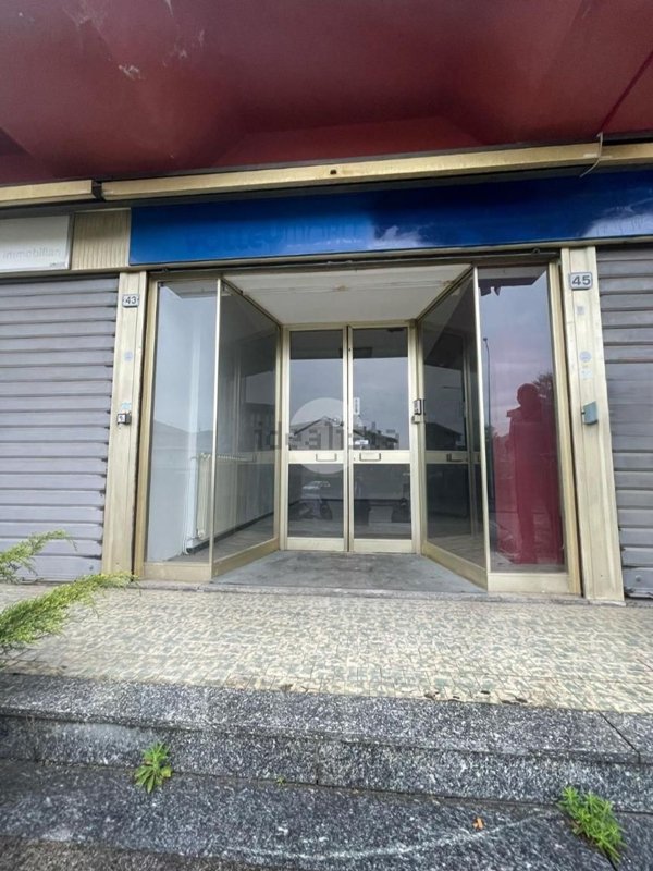 negozio in affitto ad Albano Sant'Alessandro