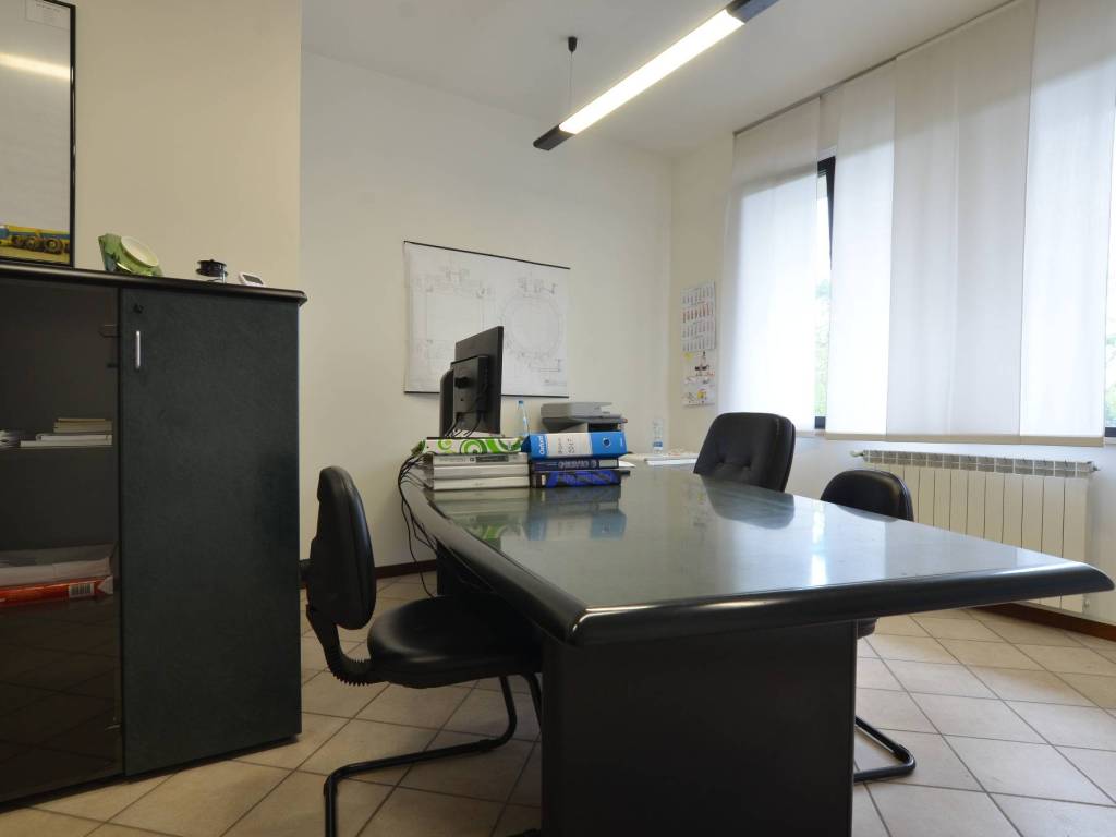 ufficio in affitto ad Albano Sant'Alessandro