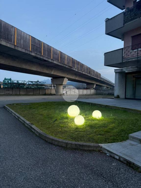 negozio in affitto ad Albano Sant'Alessandro