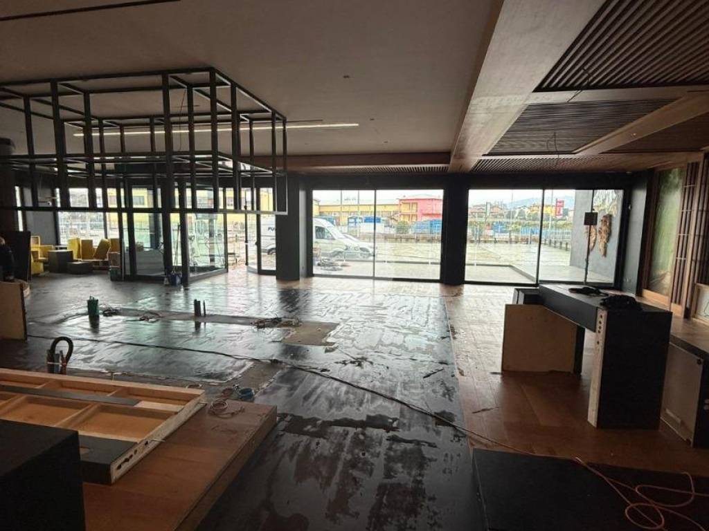 negozio in affitto ad Albano Sant'Alessandro