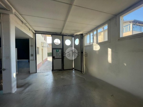 ufficio in affitto ad Albano Sant'Alessandro