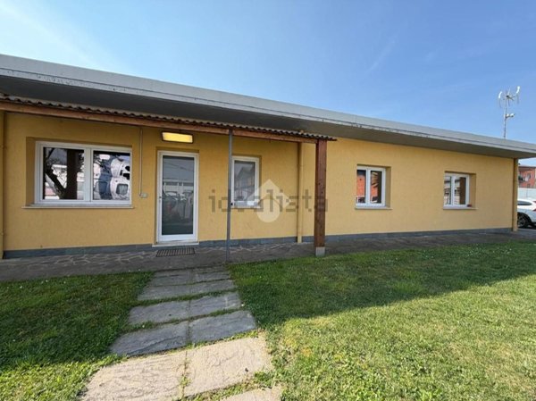 ufficio in affitto ad Albano Sant'Alessandro