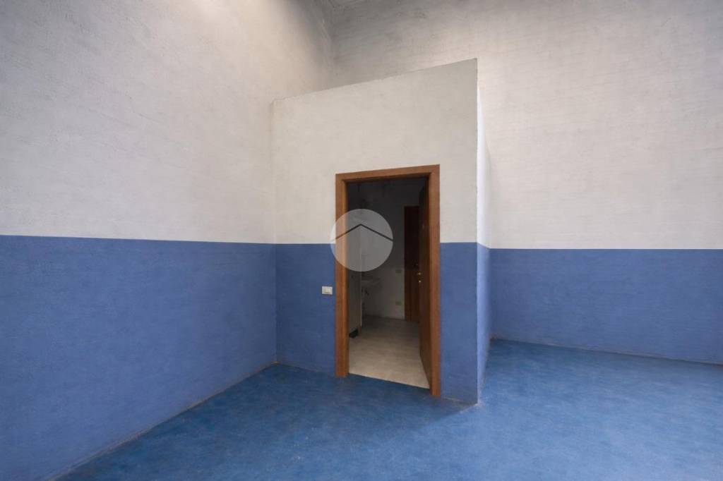 locale commerciale in affitto ad Albano Sant'Alessandro