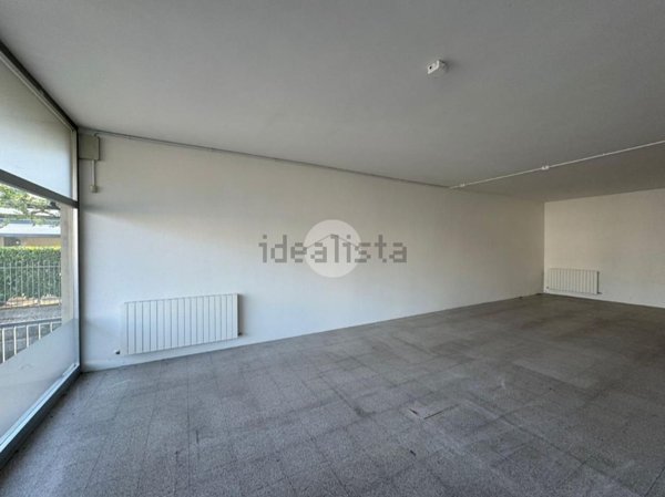 locale commerciale in affitto ad Albano Sant'Alessandro