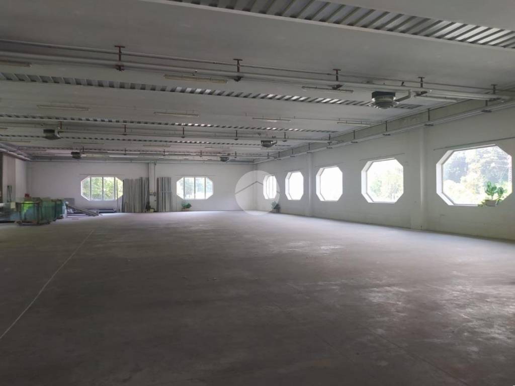 locale commerciale in affitto ad Albino