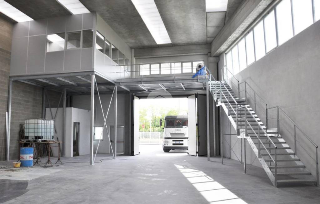 locale commerciale in affitto ad Albino