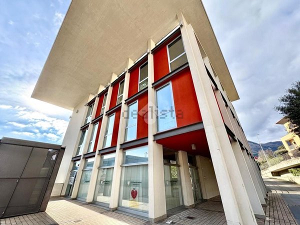 ufficio in affitto ad Albino