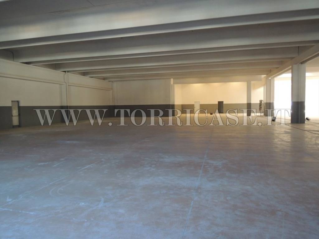 locale commerciale in affitto ad Albino