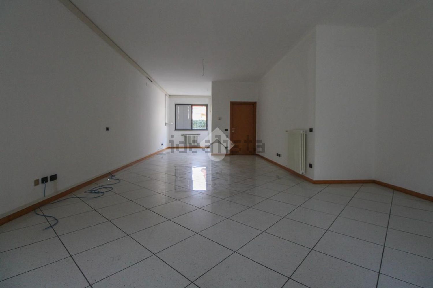negozio in affitto ad Almè