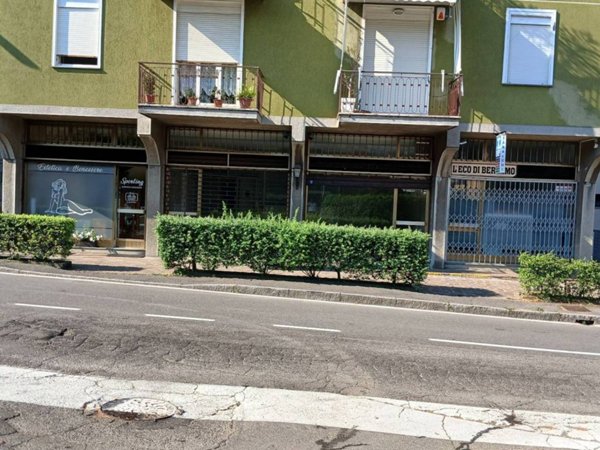 negozio in affitto ad Almè