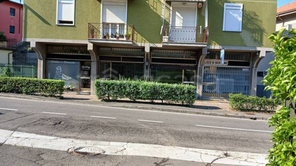 negozio in affitto ad Almè