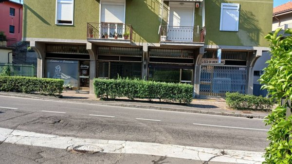 locale commerciale in affitto ad Almè