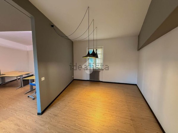 negozio in affitto ad Almè